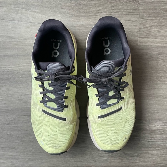 On CloudGo, size 10, hay and sand color - Picture 2 of 8